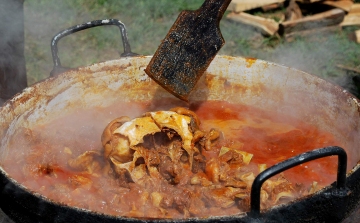 Hungarikum lett a karcagi birkapörkölt