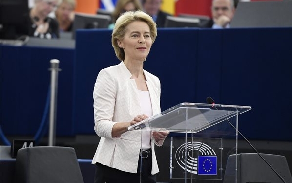 Ursula von der Leyen további tárcák átnevezéséről döntött