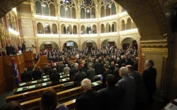 Átment az alkotmánymódosítás, Székely az ombudsman