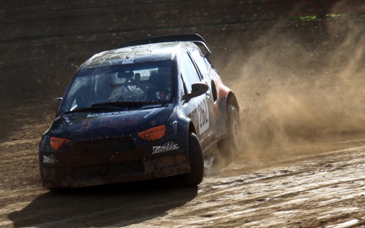 Autocross: Nem veszem el a gázt!