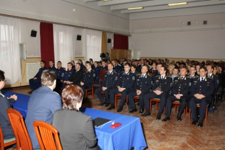 Veszprém megyében 17 új tiszthelyettes áll munkába