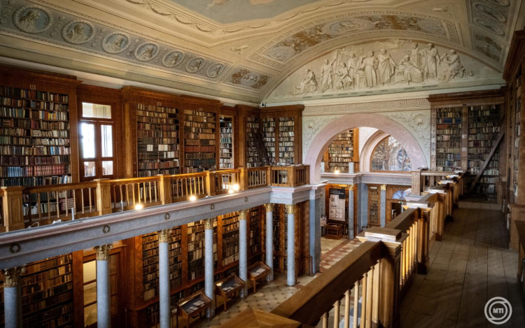 Rovarinvázió miatt átmenetileg bezár a Pannonhalmi Főapátsági Könyvtár