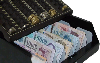 Dagad a botrány az online pénztárgépek körül