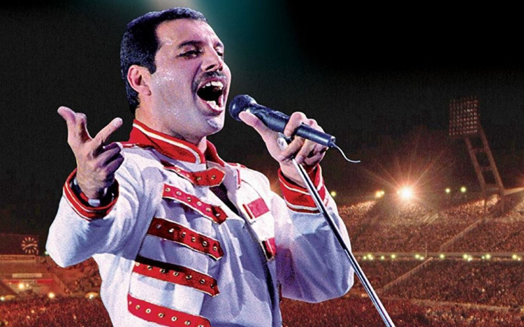 Freddie Mercury-szobrot avatnak Balatonszemesen