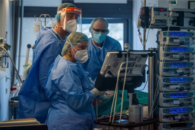 A fertőzöttek száma 326 millió, a halálos áldozatoké 5,53 millió a világon